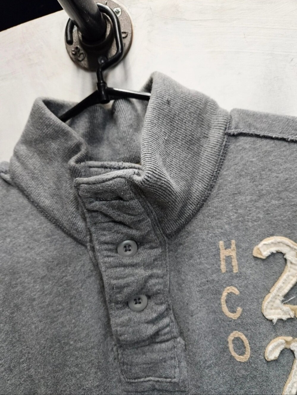 Vintage Hollister XL mens/unisex grey pullover henley sweatshirt - Picture 5 of 7